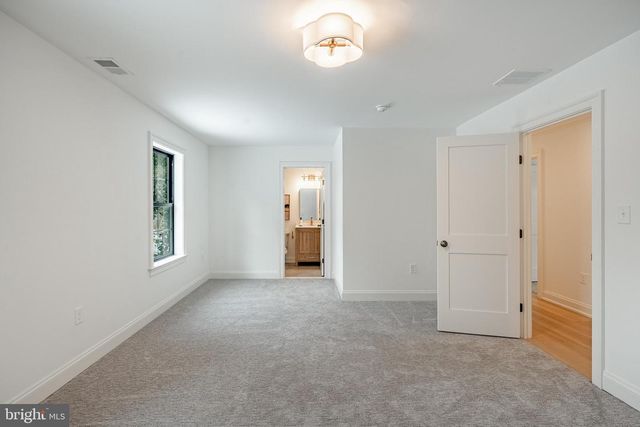 1427 SUGARTOWN RD, Berwyn, PA 19312