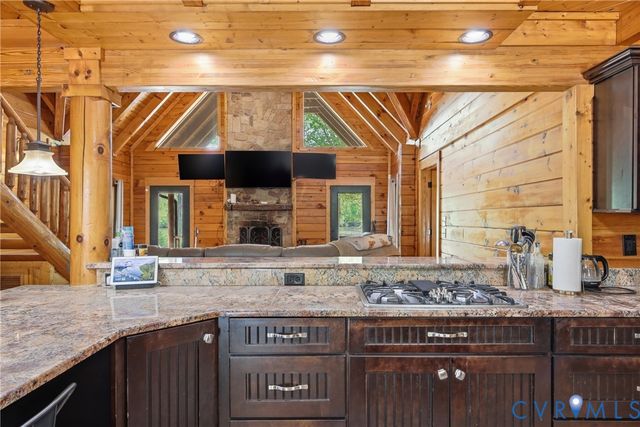 8401 Hicks Island Rd, Lanexa, VA 23089