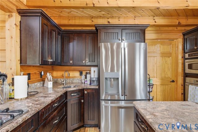 8401 Hicks Island Rd, Lanexa, VA 23089
