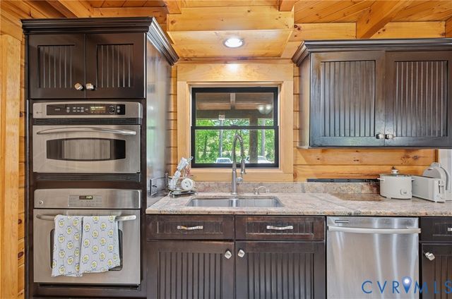 8401 Hicks Island Rd, Lanexa, VA 23089