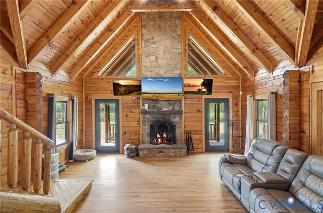 8401 Hicks Island Rd, Lanexa, VA 23089