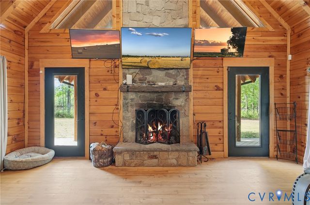 8401 Hicks Island Rd, Lanexa, VA 23089
