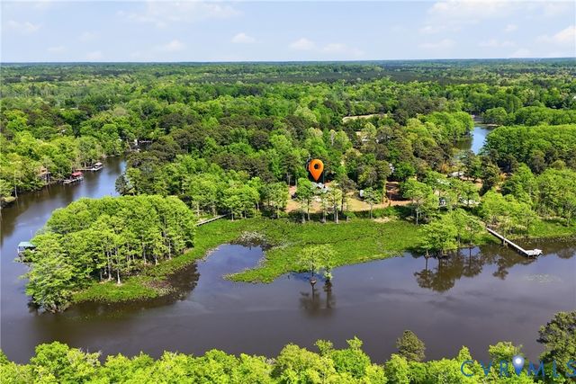 8401 Hicks Island Rd, Lanexa, VA 23089