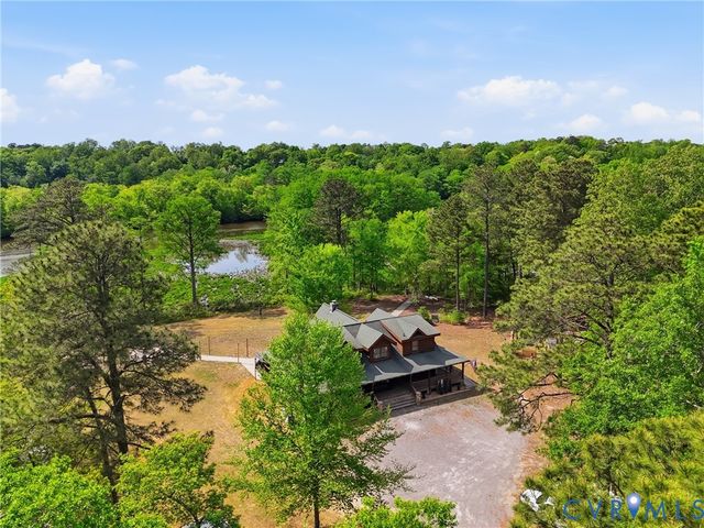 8401 Hicks Island Rd, Lanexa, VA 23089