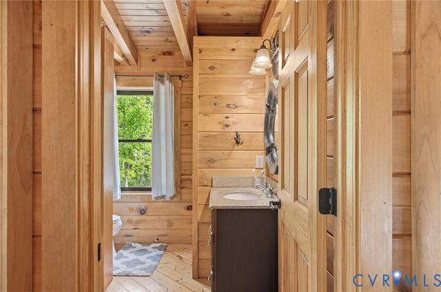 8401 Hicks Island Rd, Lanexa, VA 23089