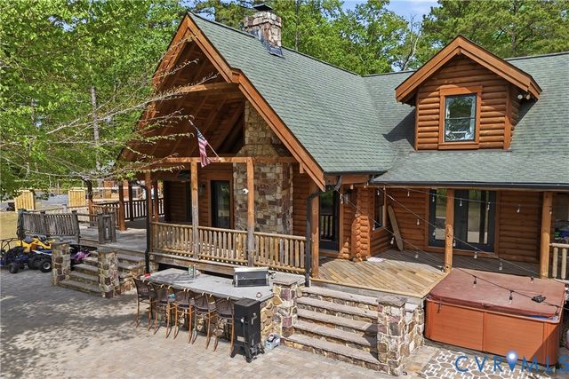 8401 Hicks Island Rd, Lanexa, VA 23089