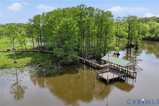 8401 Hicks Island Rd, Lanexa, VA 23089