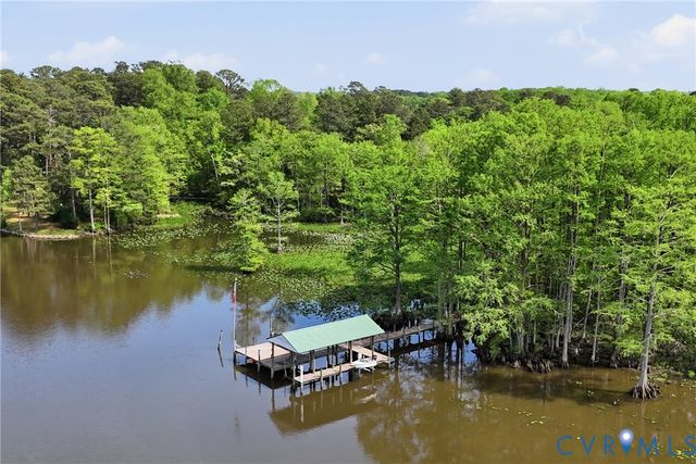 8401 Hicks Island Rd, Lanexa, VA 23089