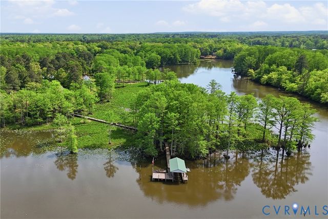 8401 Hicks Island Rd, Lanexa, VA 23089
