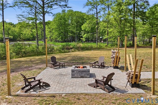 8401 Hicks Island Rd, Lanexa, VA 23089