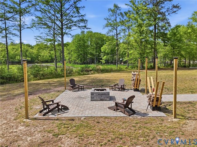 8401 Hicks Island Rd, Lanexa, VA 23089