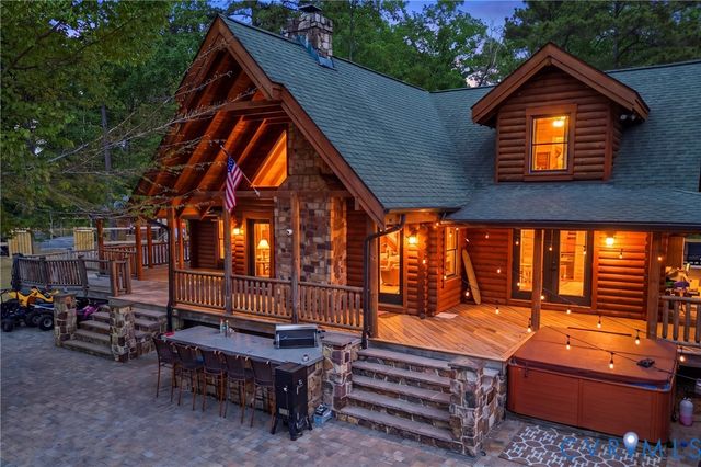 8401 Hicks Island Rd, Lanexa, VA 23089