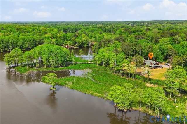 8401 Hicks Island Rd, Lanexa, VA 23089