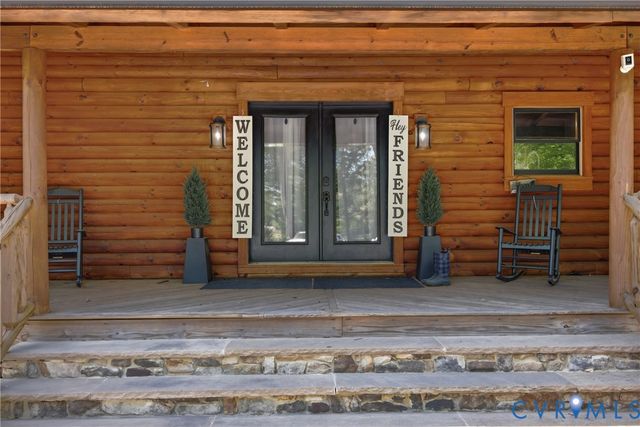 8401 Hicks Island Rd, Lanexa, VA 23089