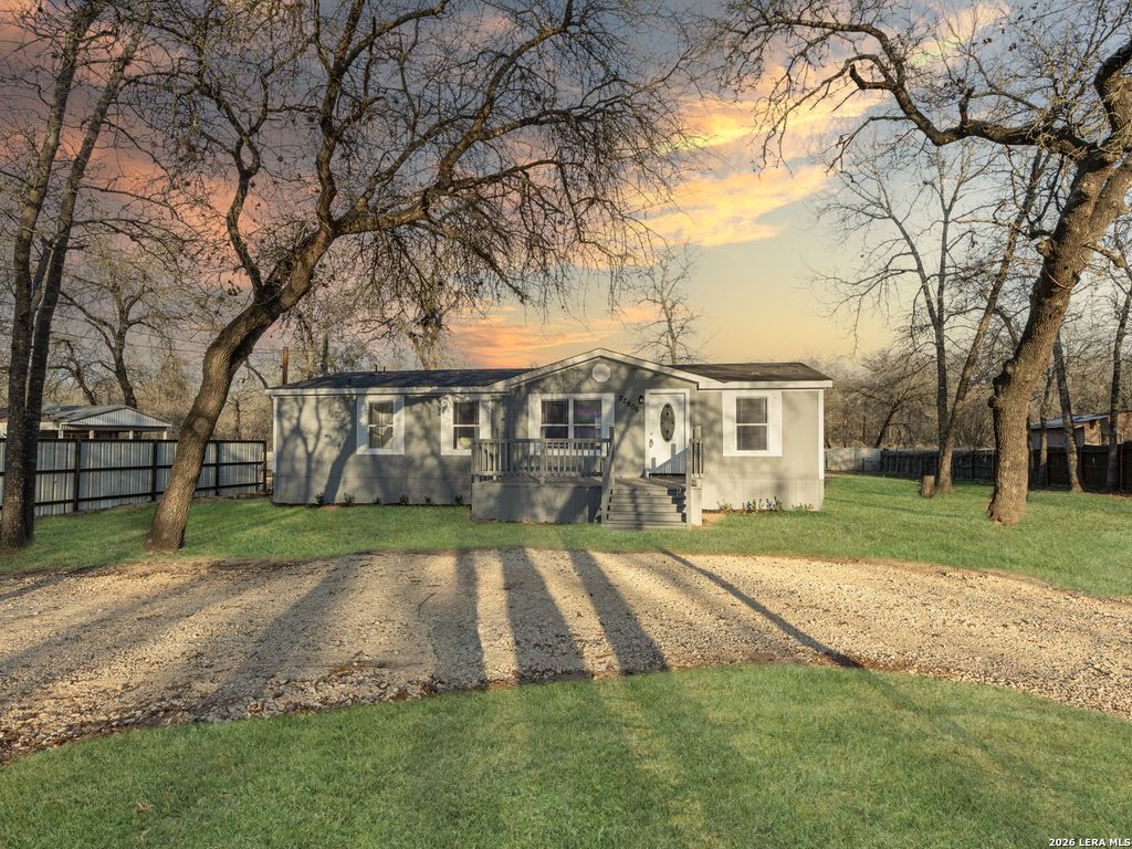 22906 Fawn Trail, Elmendorf, TX 78112