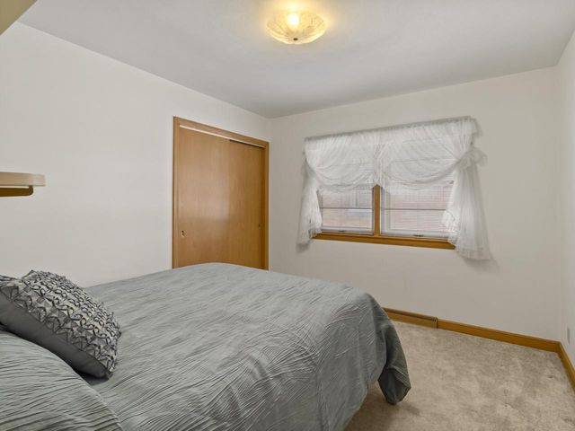 5701 W Stack DRIVE, Milwaukee, WI 53219