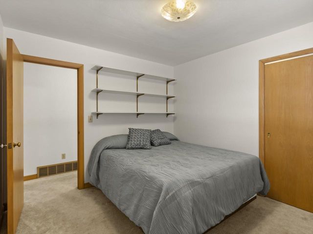 5701 W Stack DRIVE, Milwaukee, WI 53219