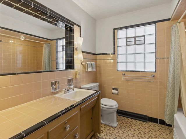 5701 W Stack DRIVE, Milwaukee, WI 53219