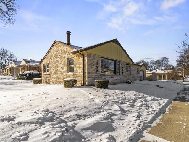 5701 W Stack DRIVE, Milwaukee, WI 53219