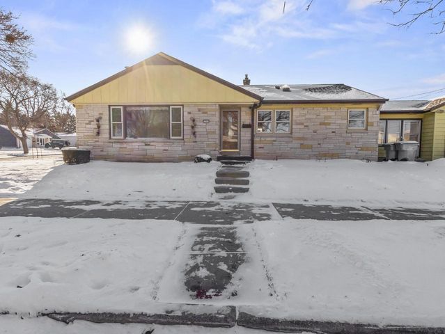 5701 W Stack DRIVE, Milwaukee, WI 53219