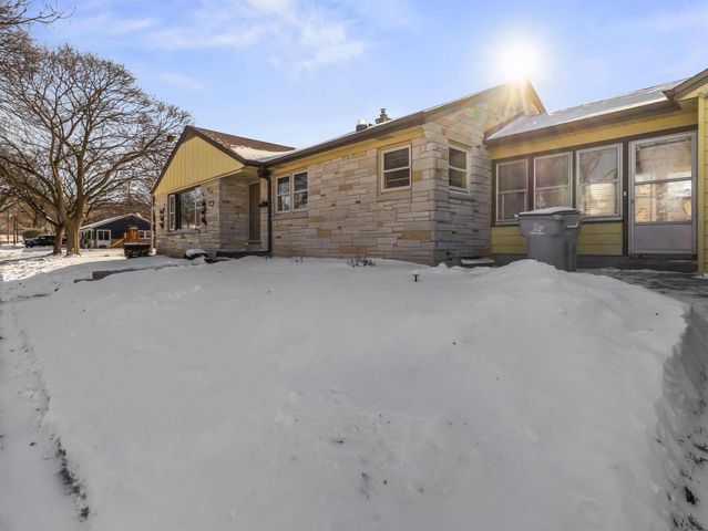 5701 W Stack DRIVE, Milwaukee, WI 53219