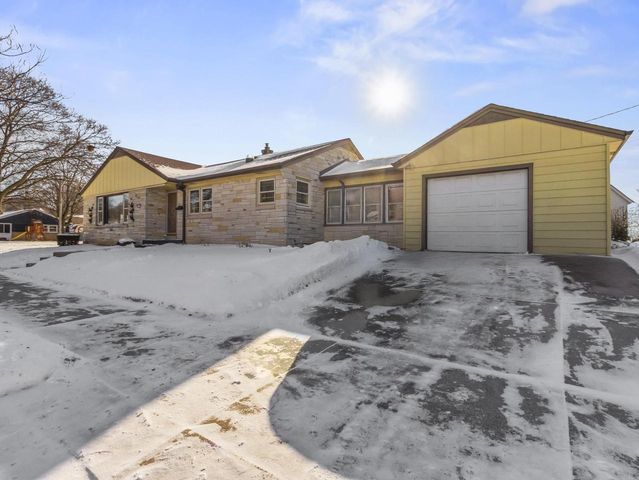 5701 W Stack DRIVE, Milwaukee, WI 53219