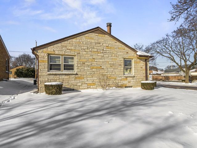 5701 W Stack DRIVE, Milwaukee, WI 53219