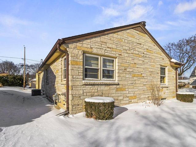 5701 W Stack DRIVE, Milwaukee, WI 53219