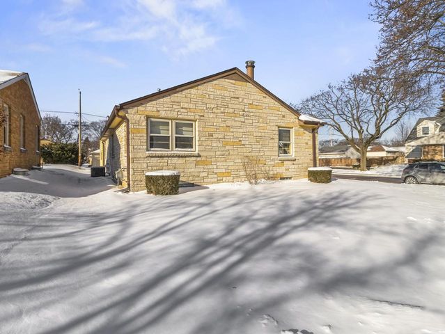 5701 W Stack DRIVE, Milwaukee, WI 53219