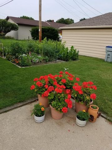 5701 W Stack DRIVE, Milwaukee, WI 53219