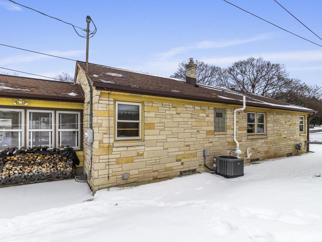 5701 W Stack DRIVE, Milwaukee, WI 53219