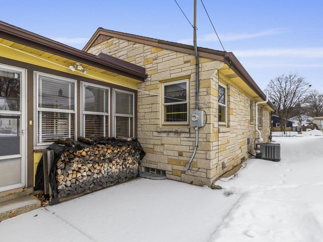 5701 W Stack DRIVE, Milwaukee, WI 53219