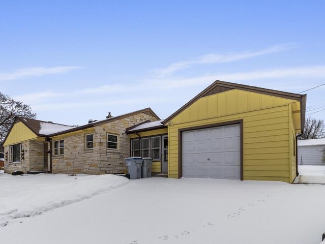 5701 W Stack DRIVE, Milwaukee, WI 53219