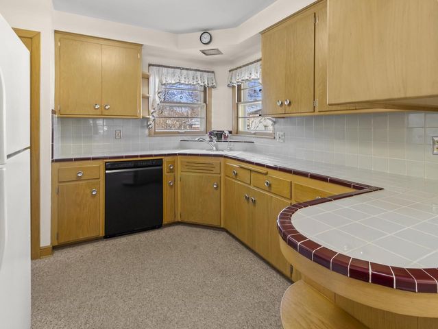 5701 W Stack DRIVE, Milwaukee, WI 53219