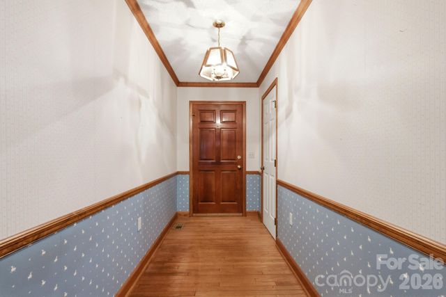 4804 Elmhurst Drive NE, Hickory, NC 28601