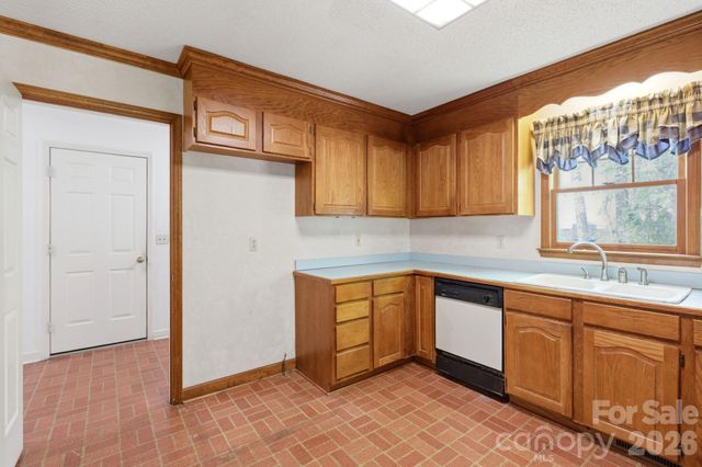 4804 Elmhurst Drive NE, Hickory, NC 28601