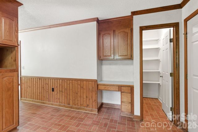 4804 Elmhurst Drive NE, Hickory, NC 28601