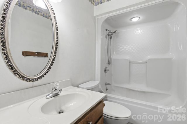 4804 Elmhurst Drive NE, Hickory, NC 28601