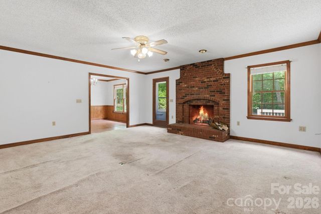 4804 Elmhurst Drive NE, Hickory, NC 28601