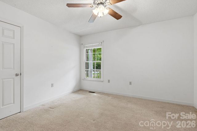 4804 Elmhurst Drive NE, Hickory, NC 28601