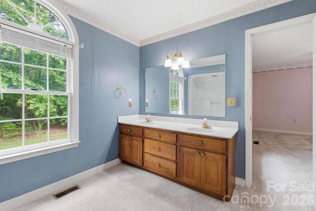 4804 Elmhurst Drive NE, Hickory, NC 28601