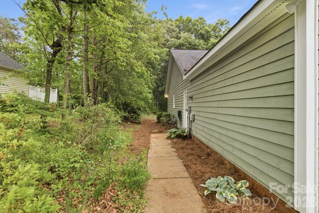 4804 Elmhurst Drive NE, Hickory, NC 28601