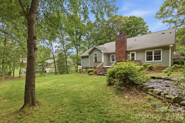 4804 Elmhurst Drive NE, Hickory, NC 28601