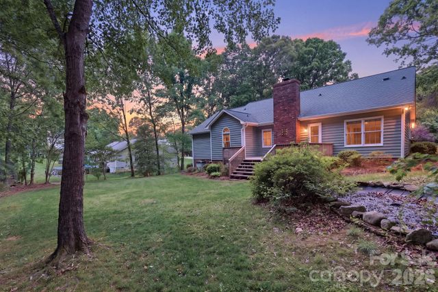 4804 Elmhurst Drive NE, Hickory, NC 28601