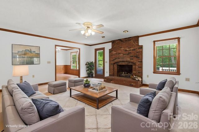 4804 Elmhurst Drive NE, Hickory, NC 28601