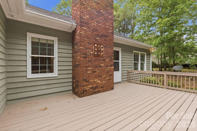 4804 Elmhurst Drive NE, Hickory, NC 28601