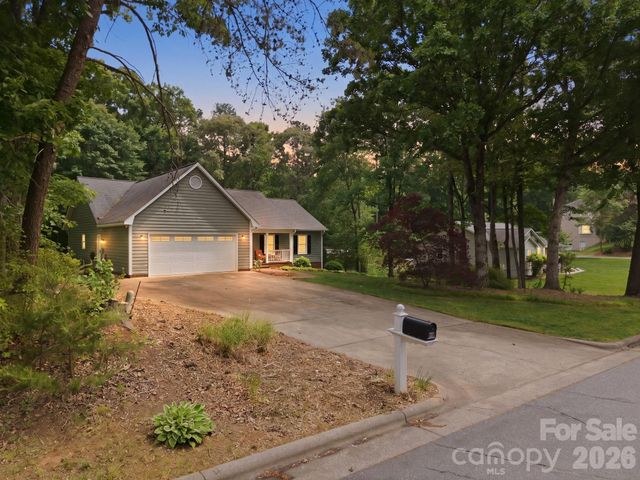 4804 Elmhurst Drive NE, Hickory, NC 28601