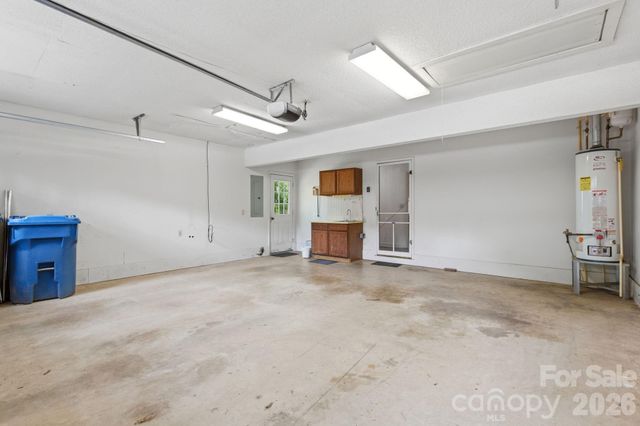 4804 Elmhurst Drive NE, Hickory, NC 28601