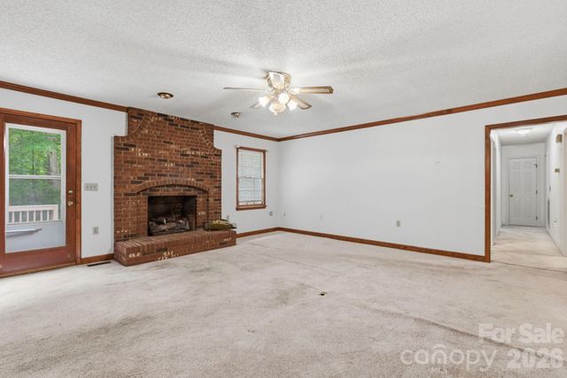 4804 Elmhurst Drive NE, Hickory, NC 28601