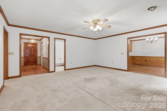 4804 Elmhurst Drive NE, Hickory, NC 28601